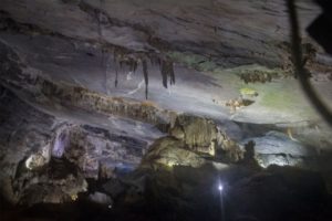Binnen in de Phong Nha Cave