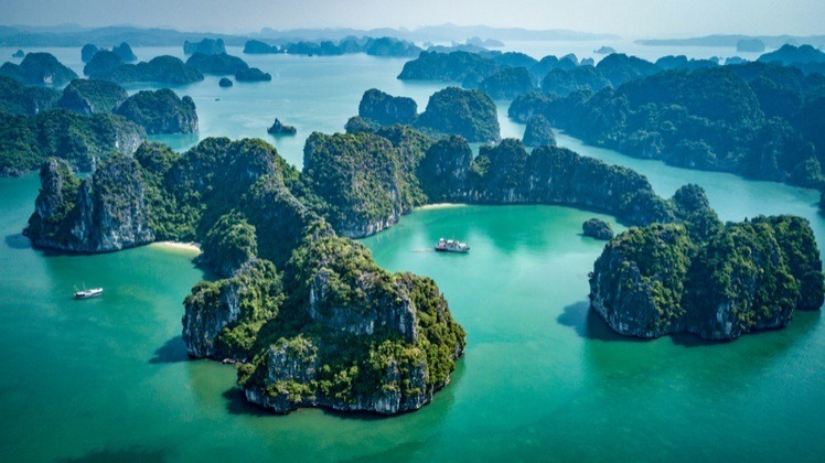 halong-bay-uit-de-lucht