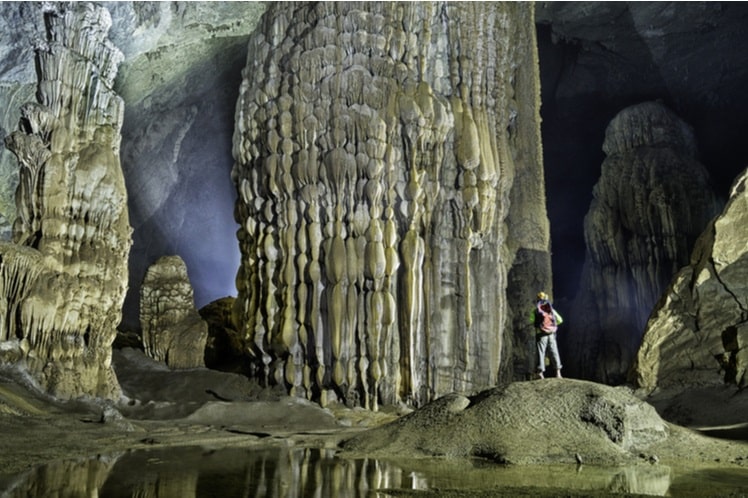 Enorme stalagmieten in Hang Son Doong