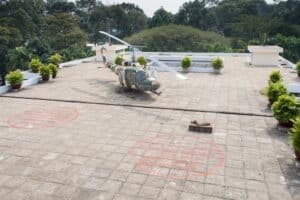 helicopter-platform-herenigingspaleis Het helikopter platform op het dak van het Reunification Palace.