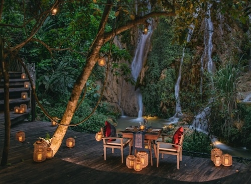 diner-bij-waterval-mai-chau