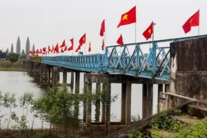 De Hien Luong Brug.