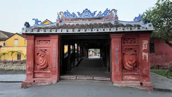 De Japanse brug in Hoi An is onlangs gerenoveerd. 