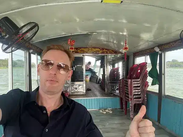 Thomas in de Drakenboot. 